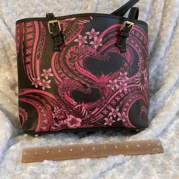 Tribal print bag with hearts and flowers. Gold hardware. Adjustable straps. - Picture 5 of 6